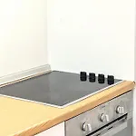 アパート 2-bedroom With Balcony And Free Parking