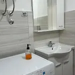 2-bedroom With Balcony And Free Parking Apartment *