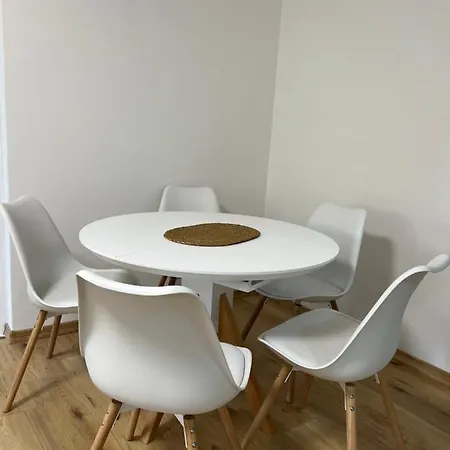 Apartment 2-bedroom With Balcony And Free Parking