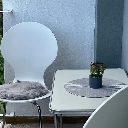 2-bedroom With Balcony And Free Parking Apartment