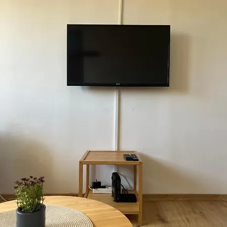 2-bedroom With Balcony And Free Parking *