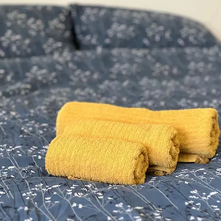 2-bedroom With Balcony And Free Parking Lägenhet *