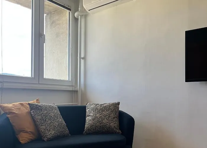 公寓 2-bedroom With Balcony And Free Parking *