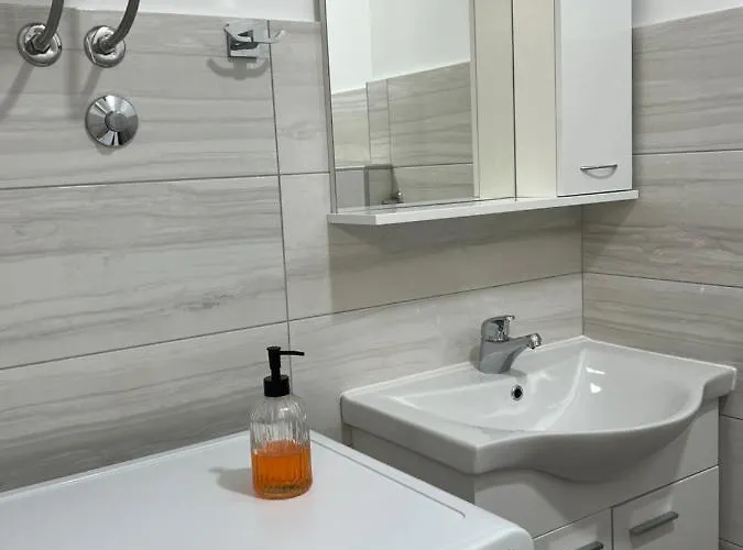 2-bedroom With Balcony And Free Parking 公寓 *